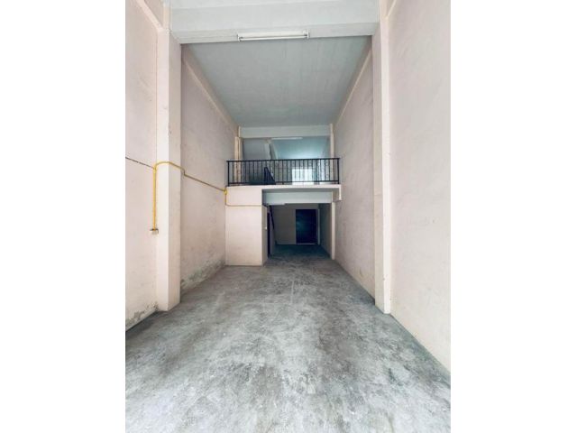 ขายอาคารพาณิชย์3.5 ชั้น ติดถนนกัลปพฤกษ์ และถนนกาญจนาภิเษก ราคาถูก