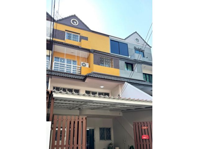 ขาย / เช่าด่วน ทาวน์เฮ้าส์ 4 ชั้น หมู่บ้าน วราธรวิลล์ พัฒนาการ 44
