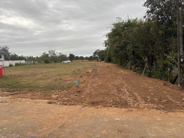 ขายที่ดินเนื้อที่ 1 ไร่ 1 งาน 78 ตรว. ใกล้ อบต.ไร่น้อย