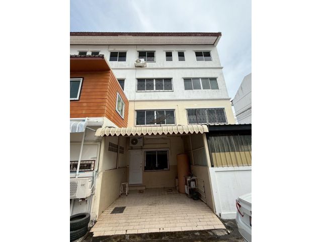 ขายด่วนอาคารพาณิชย์ 3.5 ชั้น