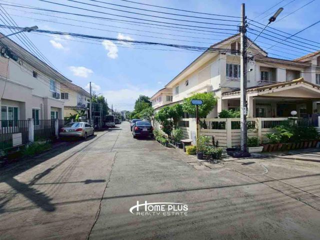 ทาวน์เฮ้าส์ 2 ชั้น หมู่บ้านธีรินทร์ ซอยเพชรเกษม48 (หลังมุม)