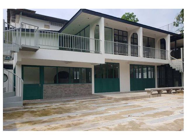 100 ตารางวา 8 ห้องอเนกประสงค์ 5 ห้องน้ำ สุขุมวิท 64