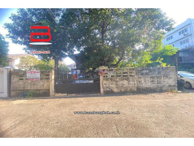 ที่ดินพร้อมบ้าน รัชดาภิเษก 32 แยก 1-2 ใกล้ศาลอาญารัชดา เนื้อที่ 58 ตารางวา แขวงบางซื่อฝั่งเหนือ เขตบางซื่อ กรุงเทพมหานคร