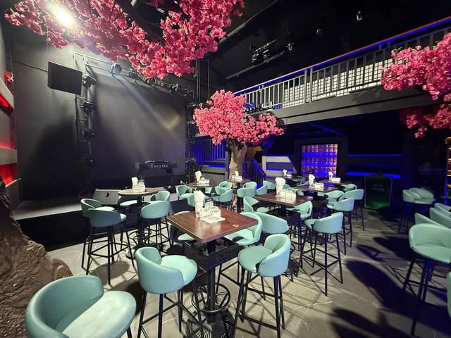 เซ้งด่วน Turn On Club ในRCA 150 ตร.ม. 2 ชั้น