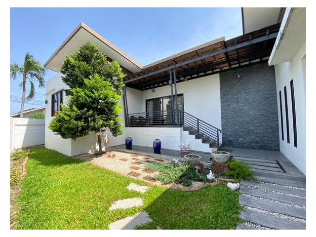 บ้านหลังใหญ่ ใกล้เมือง ติดถนนใหญ่ รีโนเวทใหม่ทั้งหมด