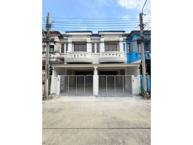 หมู่บ้านบุศรินทร์