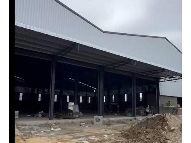 บนที่ดิน 2ไร่ 20 ตารางวา โกดัง 2,400 ตารางเมตรบางปลาซอย 2