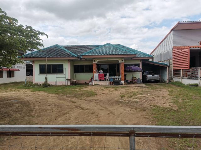 ขายที่ดินพร้อมสิ่งปลูกสร้าง หมู่บ้านวังยาง ต.นครชุม อ.เมือง  จ.กำแพงเชร