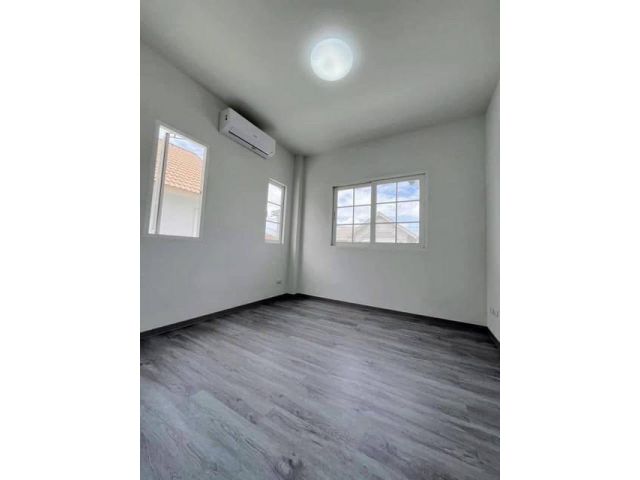 P1667 ขาย หมู่บ้าน เนเบอร์โฮม วัชรพล สุขาภิบาล 5 ซอย 82