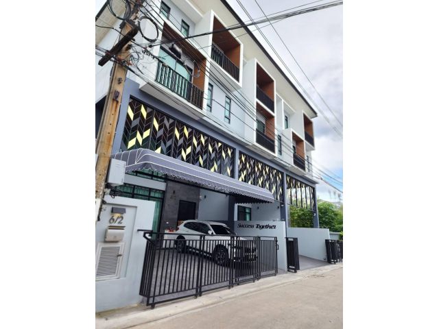 บ้านตกแต่งหรู Luxury Home Office โฮมออฟฟิศ 3 ชั้น ครึ่ง ตกแต่งครบ