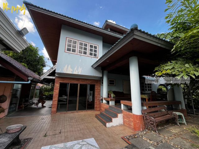 ขายบ้านเดี่ยว 2 ชั้น  รวม 2 โฉนด เนื้อที่ 233 ตร.ว. ซอยรามอินทรา