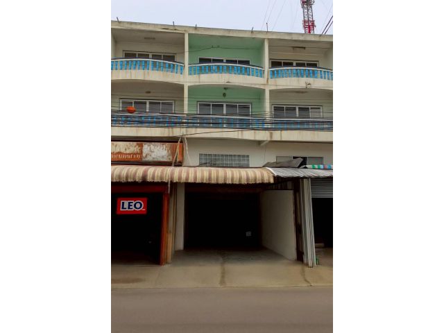 ขาย ถูกมาก อาคารพาณิชย์ 3.5 ชั้น ใจกลางเมืองนครปฐม