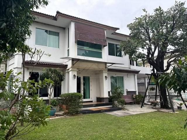 ให้เช่าบ้าน สไตล์โมเดิร์น 200 ตรว. บ้านลาดพร้าว Exclusive เลียบด่