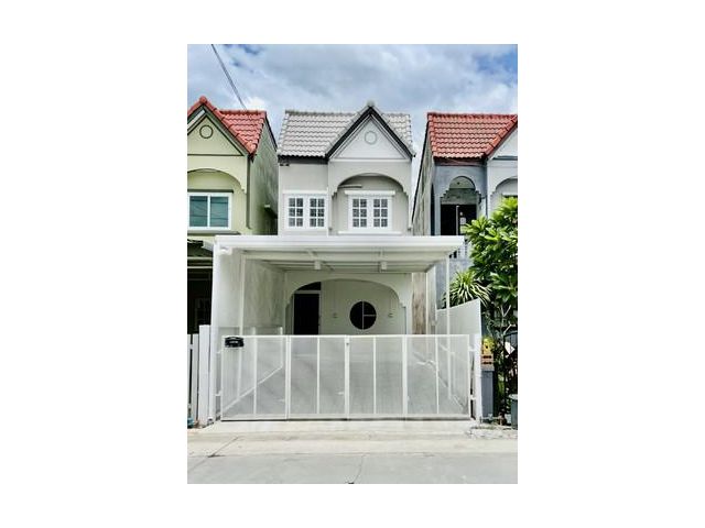 ขายทาวน์เฮ้าส์โครงการวัฒนา ร่มเกล้า 21 แบบ 2 ชั้น 30 ตารางวา