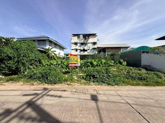 ขายที่ดินใกล้รถไฟฟ้าสายสีม่วง 79 ตรว ติดถนนคอนกรีต ถมแล้ว ซ.รัตนาธิเบศร์ 22 แยก 7 เมืองนนท์