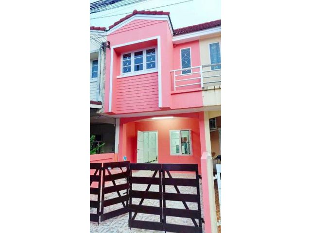 ทาสีใหม MRT วัชรพล 2.8 กม. ให้เช่าทาวน์เฮ้าส์ 2 ชั้น 2 นอน 2 น้ำ