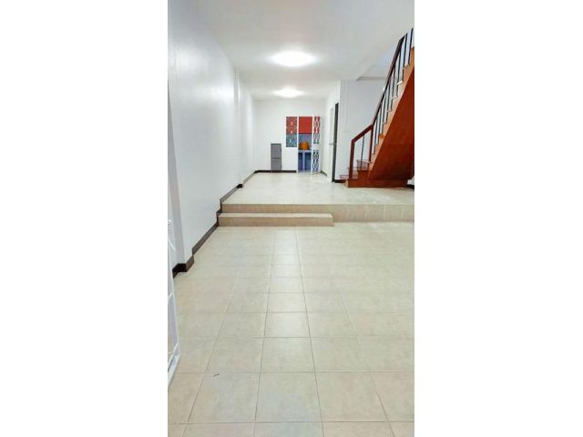 แหล่งช้อปปิ้ง 20 ตร.วา. เพลินนารี่ มอลล์ 1.7 กม.MRT วัชรพล 2.8 กม