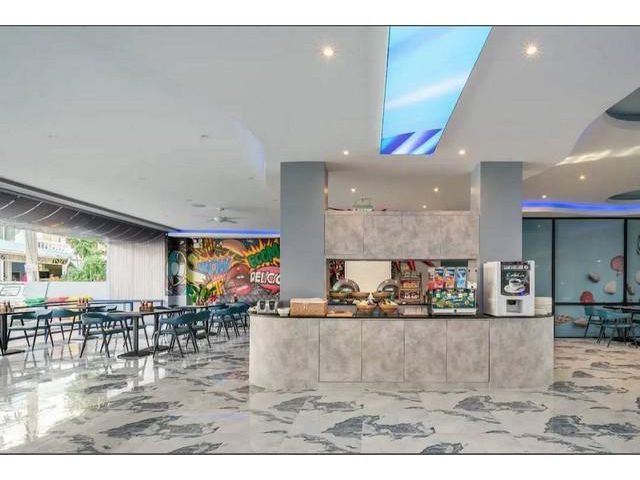 Hotel for Sale in the heart of Theprasit Road,