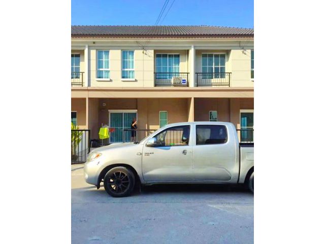 ทาวน์โฮม 2ชั้นติดถนนใหญ่ 18 ตร.วลำลูกกา คลอง7 นิมิตใหม่-ไมตรีจิต