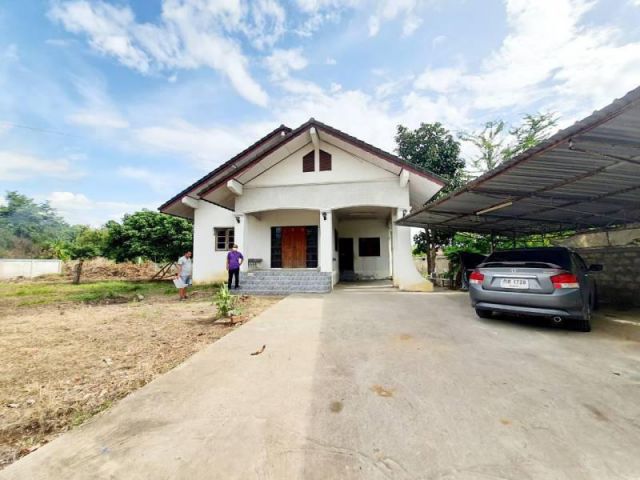 ขายบ้านชั้นเดียว 417 วา หมู่บ้านนพวรรณ เมืองลำพูน 3 ห้องนอน 2 ห้องน้ำ 1 ห้องโถง ตำบลเหมืองง่า อำเภอ เมือง จังหวัดลำพูน