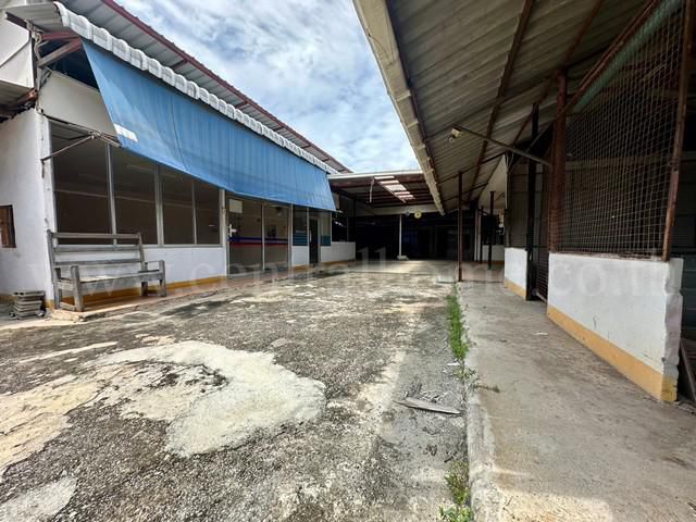 ขายด่วน ที่ดิน พร้อมสิ่งปลูกสร้าง 100 ตร.วา ซอยรัชดาภิเษก 36