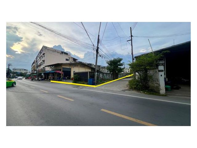 ขายที่ดินพัฒนาการ20(แปลงมุมติดซอย นุชสระบัว)ที่ดิน2-0-11 ไร่(811ตรว)เป็นซอยที่มีผู้คนอยู่อาศัยจำนวนมาก โดยส่วนใหญ่เป็นหม