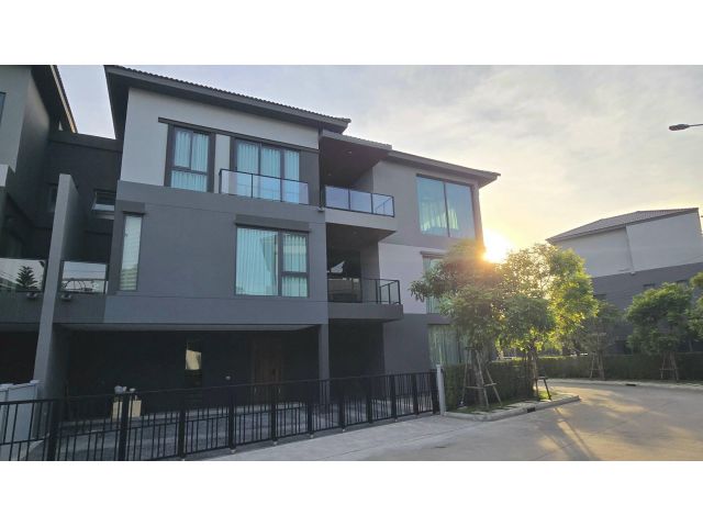 ให้เช่าบ้านหรู 3ชั้น โครงการ บ้านกลางเมือง The Edition  ดิ อิดิชั่น บางนา" พร้อมลิฟท์