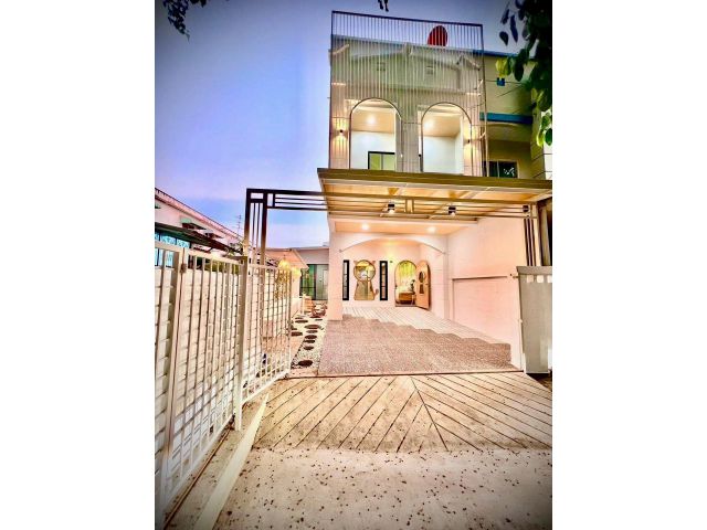 ขายทาวน์เฮาส์ 2 ชั้น หมู่บ้าน​พิชา​ดา ​บ้านกล้วย​-ไทรน้อย เนื้อที่ 24 ตารางวา 3 ห้อง​นอน ใกล้​สถานีรถไฟฟ้าคลองบางไผ่