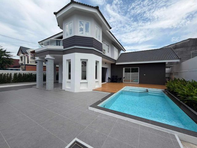 H967 ขายพูลวิลล่าสไตล์โมเดิร์น ใจกลางพัทยา 3 ห้องนอน นาเกลือ
