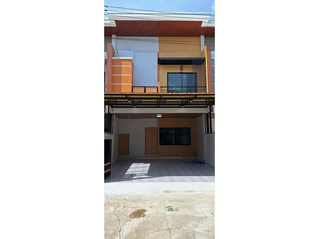 ขายบ้านทาวน์โฮม 2 ชั้น ใจกลางเมืองสุราษฎร์ธานี ทำเลดีใกล้แยกวัดมะ