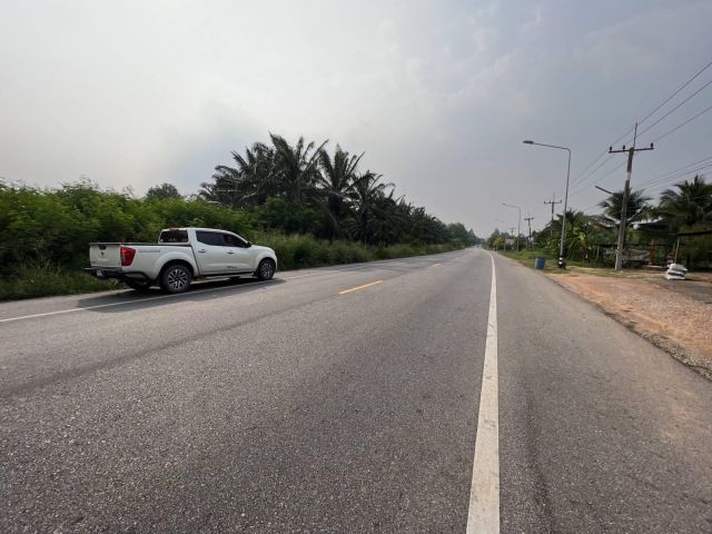 แบ่งขายที่ดินเนื้อที่ 9 ไร่ ติดถนนลาดยาง2ด้าน หน้าติดถนน4082 ด้านหลังลาดยาง100เมตร ไฟฟ้า3เฟส +น้ำประปา + ไฟส่องสว่าง