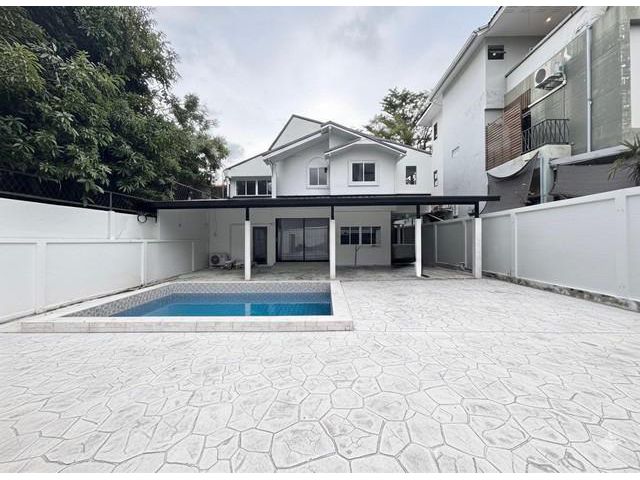 บ้านเดี่ยว ใกล้MRTสุทธิสาร 5 ห้องนอน 4ห้องน้ำ สระว่ายน้ำส่วนตัว