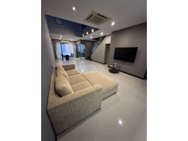 P1682 ให้เช่า ขาย Luxury Townhome The Landmark เอกมัย-รามอินทรา