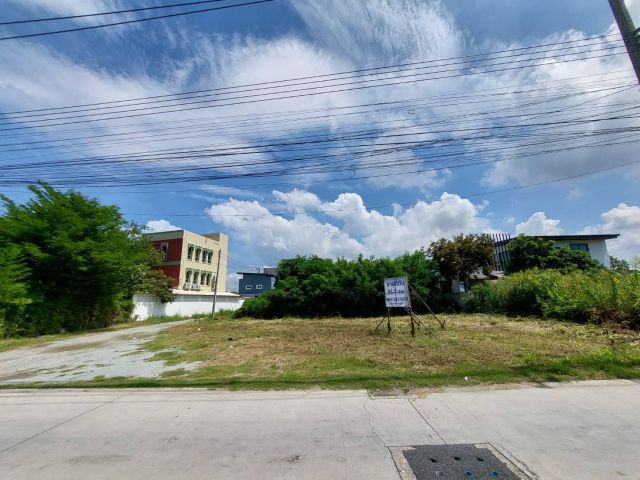 ขายที่ดินแปลงสวย ทำเลทอง! ใกล้บางแสน-ตลาดปลาบางแสน เพียง 20 ม. จากถนนข้าวหลาม เนื้อที่ 81.9 ตร.วา ราคา 6.5 ล้านบาท