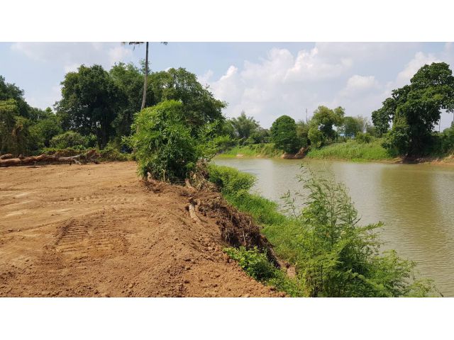 ขายด่วน!!!ที่ดินติดริมน้ำ ติดถนนสาธารณะ แปลงสวย เนื้อที่ 1-3-79 ไร่ (เดิมบาง) อากาศดีสงบร่มรื่นเหมาะปลูกบ้านพักอากาศ