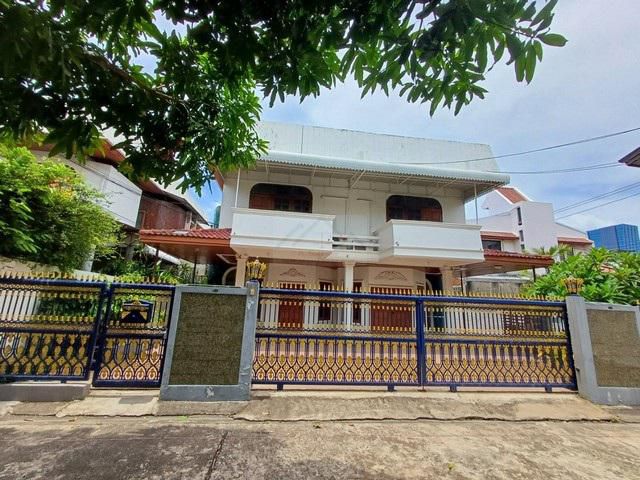 ขายบ้านเดี่ยวหลังมุม 75 ตรว. 8 นอน ย่านอารีย์ พหลโยธิน ใกล้ BTS อ