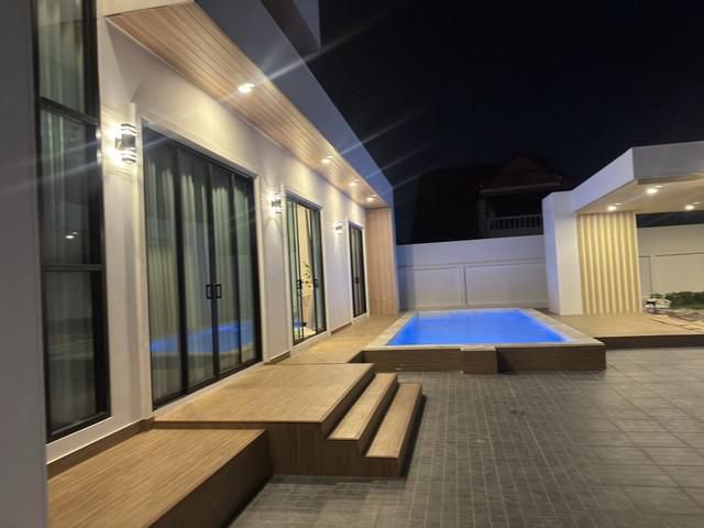 พูลวิลล่าหรูทำเลพัทยา บ้านหลังใหญ่ดีไซน์โมเดิร์น