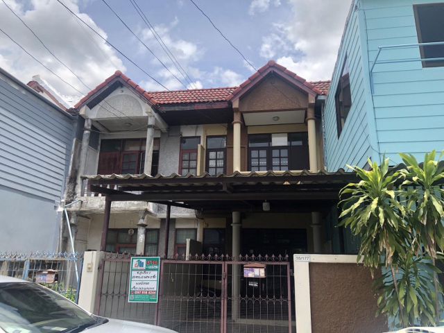 ขายทาวเฮ้าส์ หมู่บ้าน ช.รุ่งเรือง 5 ขนาด 20 ตร.ว. 2 นอน 2 น้ำ บางบัวทอง นนทบุรี