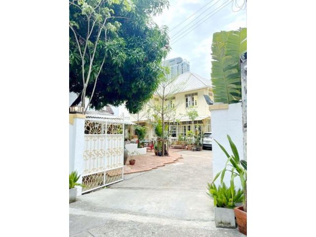 สีลม สาทร พระราม ถูกมาก ร้านอาหาร 2 หลัง  Airbnb MRTสามย่าน 500ม.