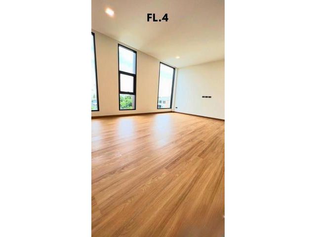 P1686 ขาย โฮมออฟฟิศ 3.5 ชั้น ซอยนาคนิวาส 37 นาคนิวาส ลาดพร้าว71