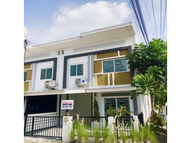 ขายทาวน์เฮาส์ 2 ชั้น หลังมุม หมู่บ้านไลโอ บลิสซ์ กาญจนา-กันตนา ทำเลดี เดินทางสะดวก