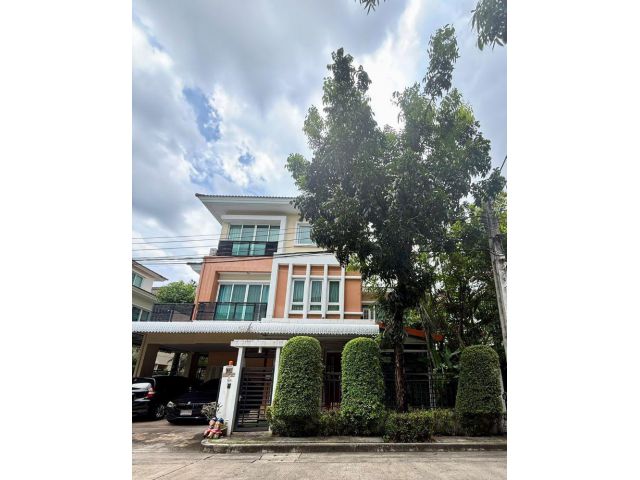 ขายบ้านเดี่ยว 3 ชั้น หมู่บ้านบางกอก บูเลอวาร์ด รามอินทรา กม.2 ทำเลดี เดินทางสะดวก