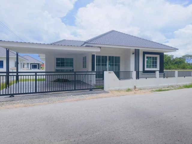 ขายบ้านใหม่ชั้นเดียวสวยและถูก ขายเพียงเหลือ 1.99 โอนฟรี แถมฟรีเพียบ สันทรายใกล้เมือง สะดวกทุกอย่าง น้ำไม่ท่วม