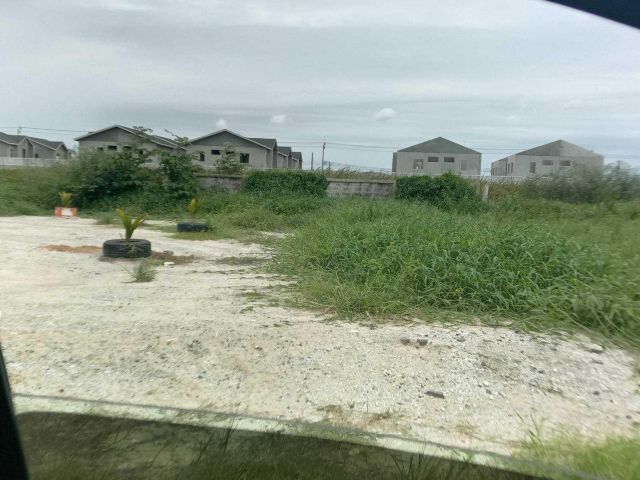 ขายด่วน!!!!! ที่แปลงเล็ก 217 ตรว. ในโครงการหมู่บ้านกรีนเลค ต.ราชาเทวะ อ.บางพลี จ.สมุทรปราการ ตรว.ละ 16,000.- เท่านั้น