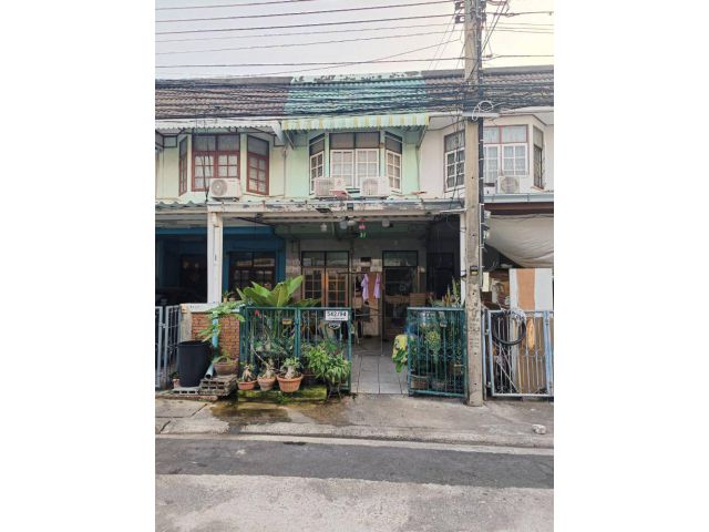 ขายทาวน์เฮ้าส์ 2 ชั้น หมู่บ้านอยู่เจริญ 542 ทำเลดี เดินทางสะดวก