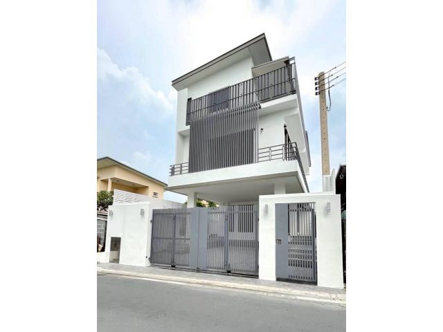 ให้เช่าบ้าน 3 ชั้น 58 ตร.ว. ซอยนักกีฬาแหลมทอง 30 แยก 2 ย่านกรุงเทพกรีฑา