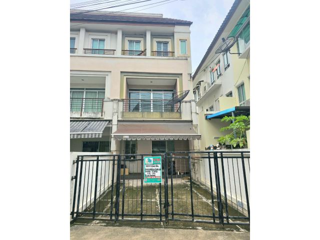 ทาวน์โฮม 3 ชั้น ขายบ้านกลางเมือง สวิสทาวน์ เกษตร–นวมินทร์ หลังมุม พื้นที่เยอะ