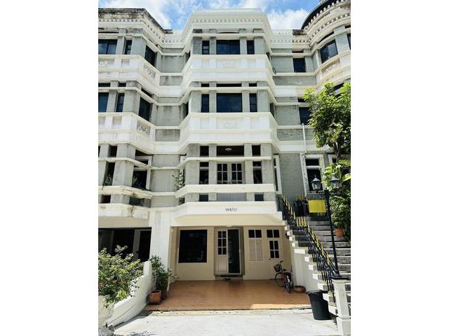 ให้เช่าทาวน์โฮม 4ชั้น หมู่บ้านชิชาคาสเซิล สุขุมวิท31 อโศก-พร้อมพง