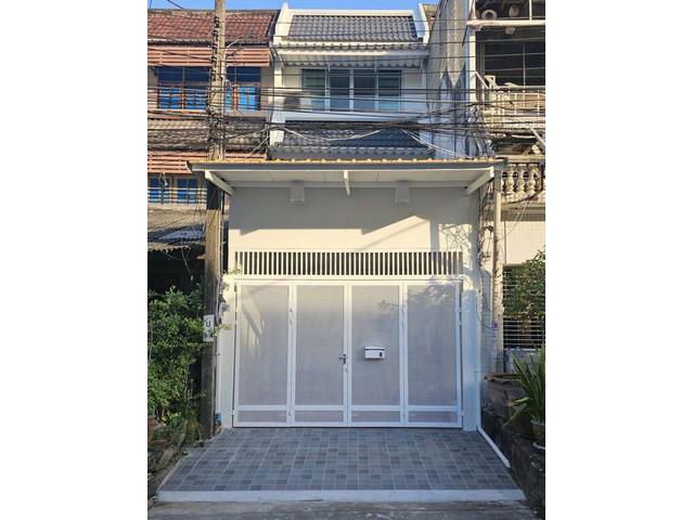 ให้เช่าทาวน์โฮม 3ชั้น รีโนเวทใหม่ ย่านถนนพัฒนาการซอย57
