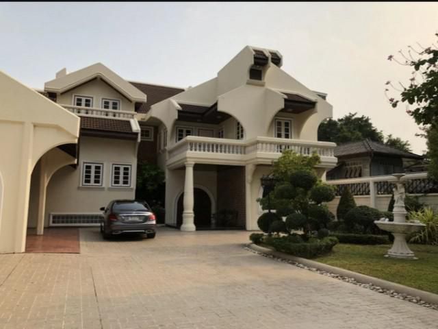 208 ตารางวา 400 ตารางเมตร 6 จอด ใจกลางเมือง ซอยสวนพลู ย่านสาทร